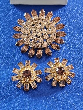 Vintage Austria Rhinestone Brooch & Clip Earring Set | Topaz Champagne Crystal D